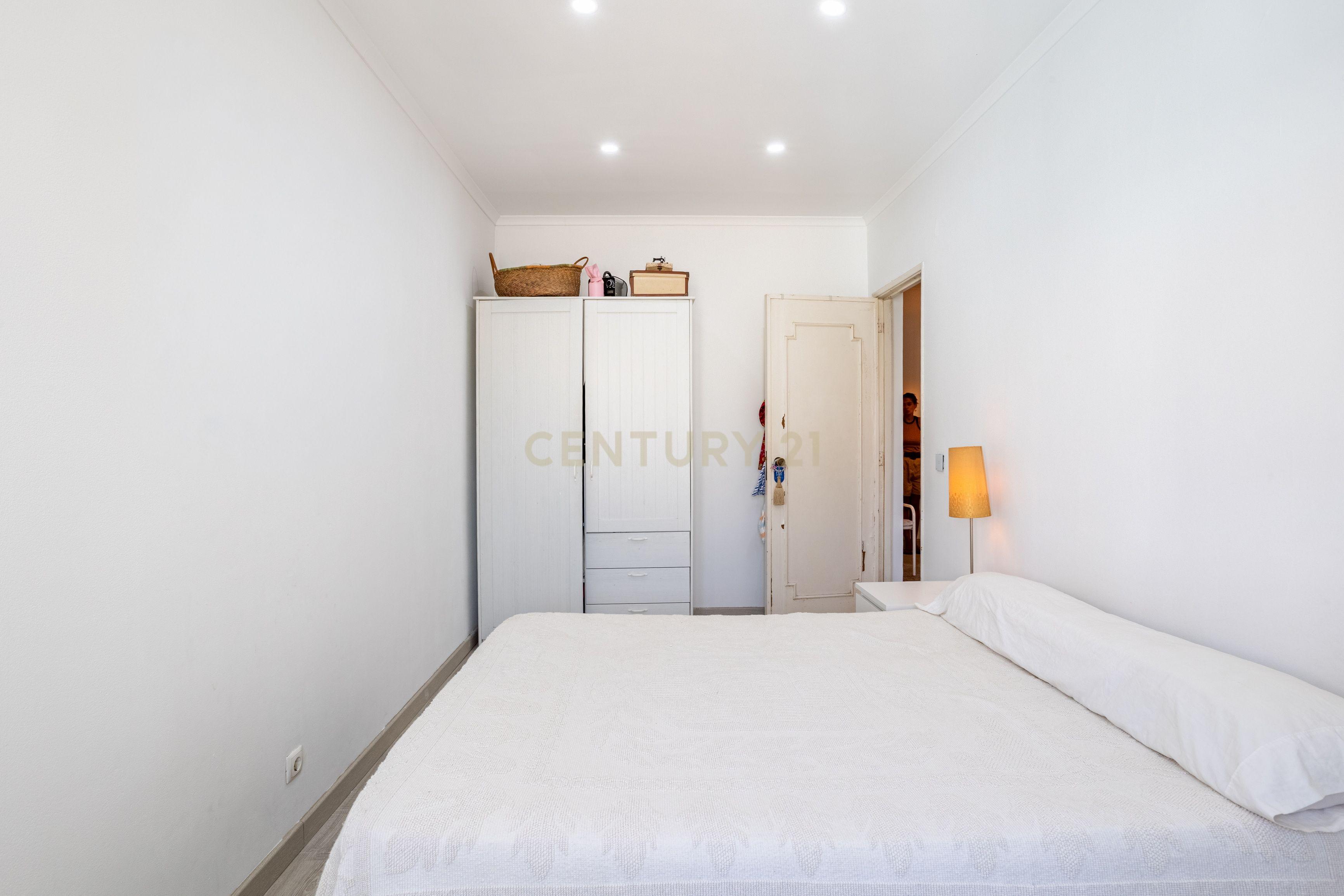 Fotografia 10 de Apartamento T2 com vista desafogada no Olival Basto