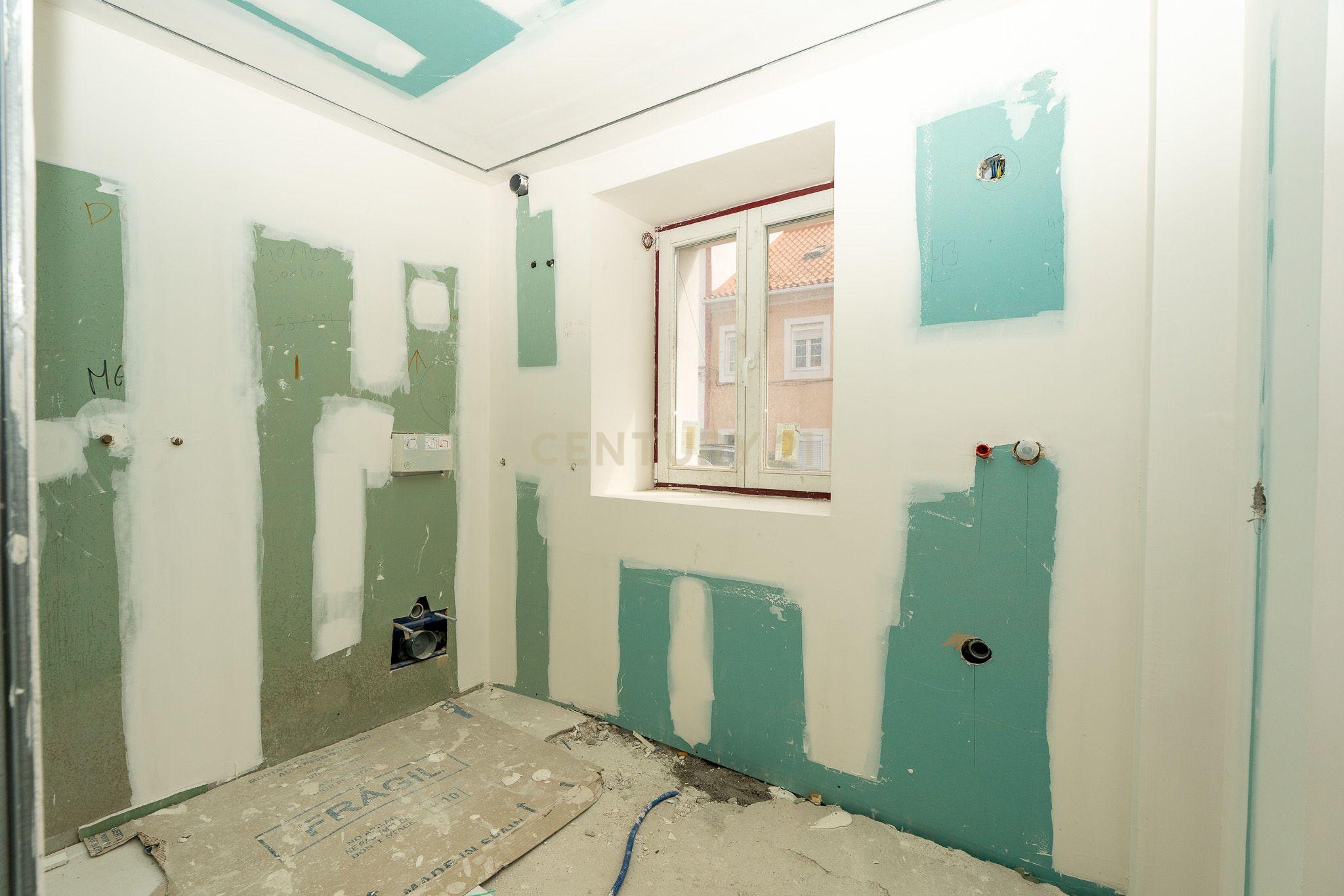 Moradia T4 em Alcântara com Dois Duplex Independentes - Ideal para Habitação e Investimento - Image 34