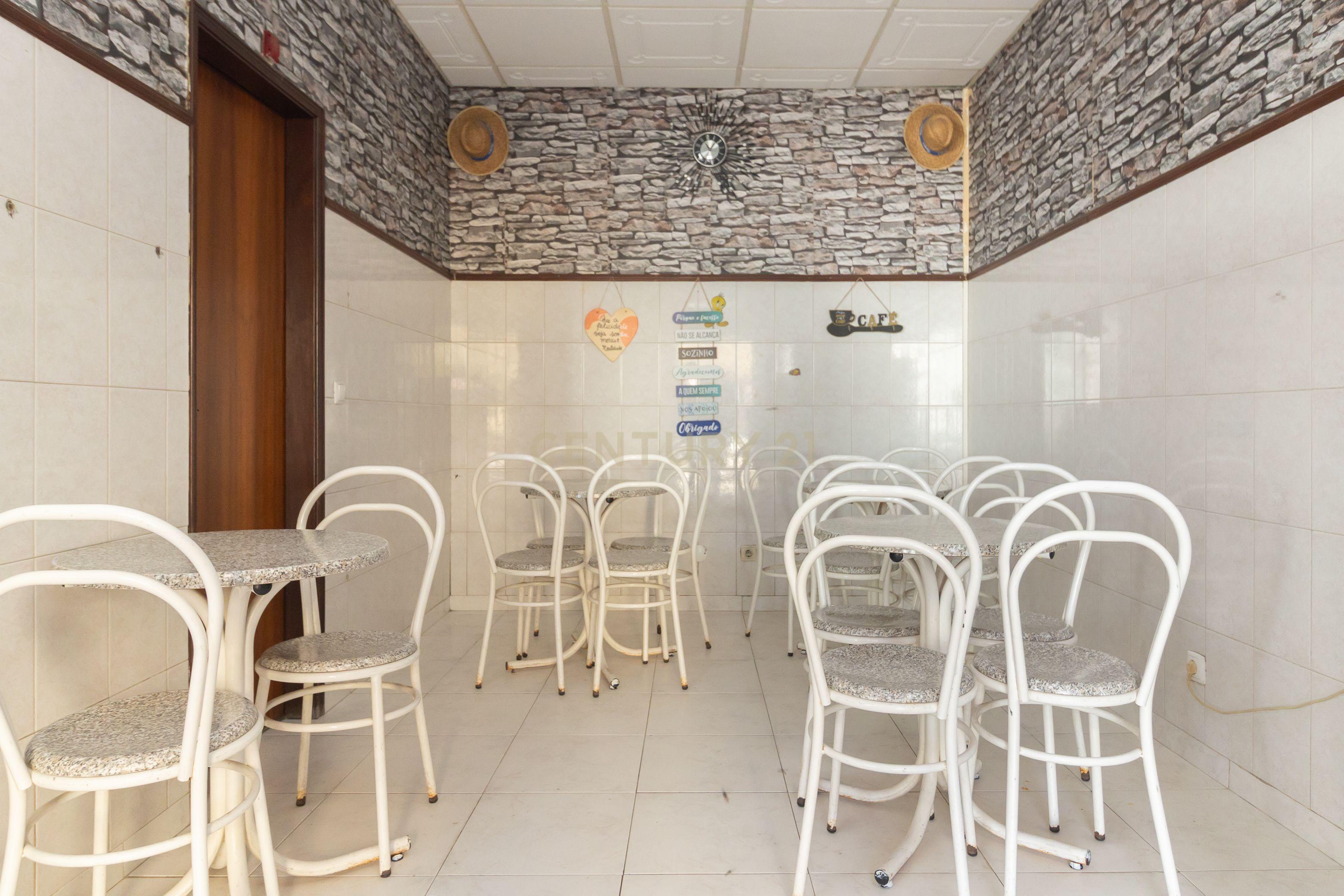Espaço comercial à venda na Rua Henrique Augusto Pereira, nº2 - Image 10