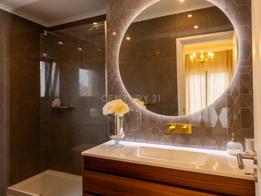 Moradia de Sonho na Charneca da Caparica – Elegância, Conforto e Localização Privilegiada - Image 37