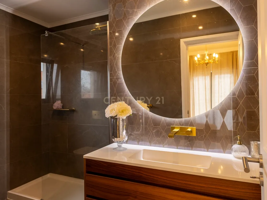 Moradia de Sonho na Charneca da Caparica – Elegância, Conforto e Localização Privilegiada - Image 37