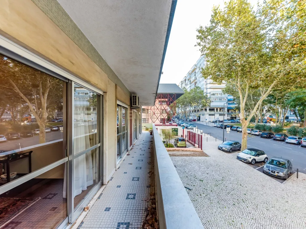 Espetacular Apartamento T5 com Terraço e Garagem, em São Domingos de Benfica, Lisboa - Image 30