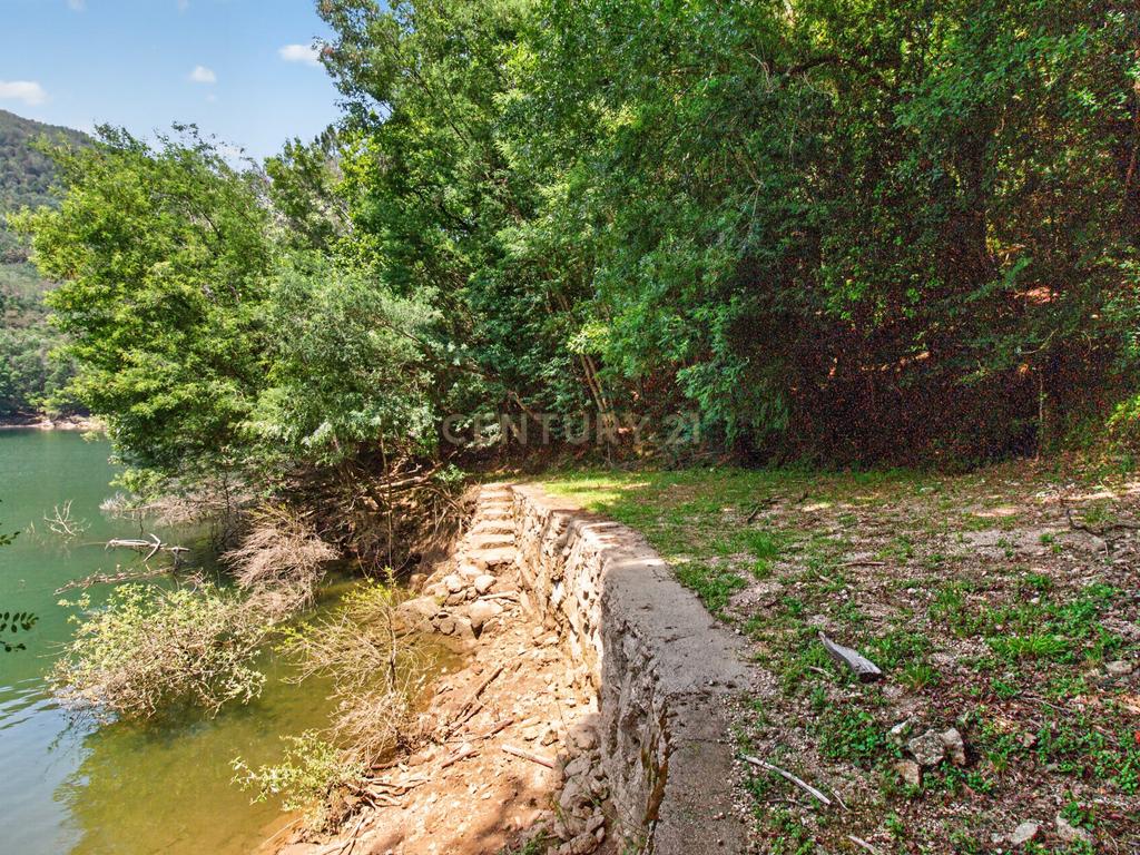 Duas Propriedades Únicas no Gerês com Acesso Direto ao Rio e Ancoradouro Privado - Image 38