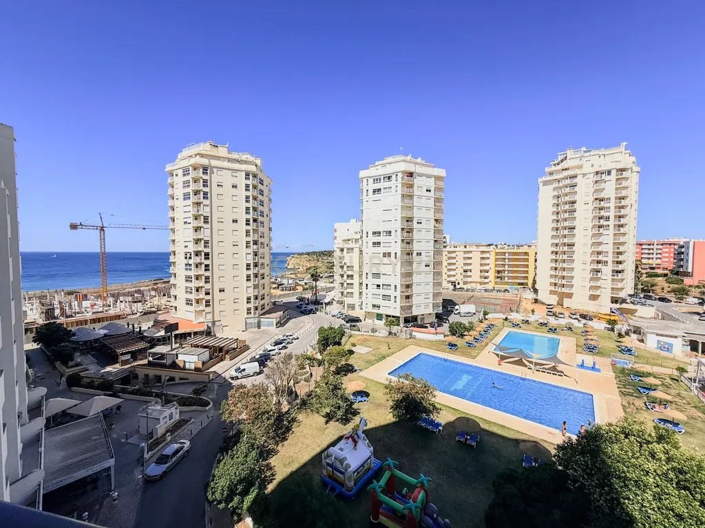 Exclusivo T2 com vista para o mar e para as piscinas - Armação de Pera - Image 1