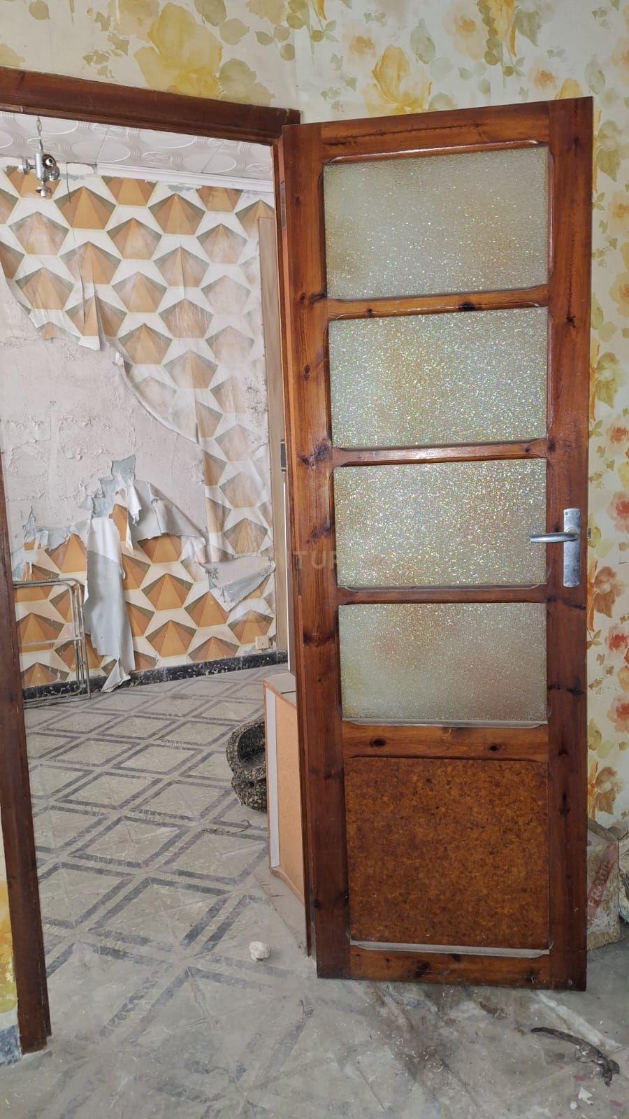 Moradia original para renovar em Benetússer – Localização privilegiada e sem risco de inundação! - Image 9
