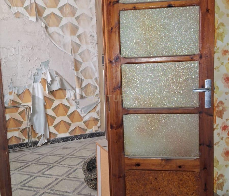 Moradia original para renovar em Benetússer – Localização privilegiada e sem risco de inundação! - Image 9