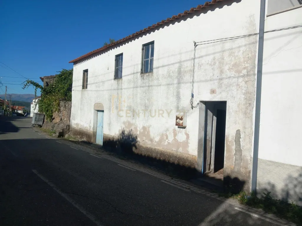 OPORTUNIDADE DE INVESTIMENTO — 2 IMÓVEIS PARA REABILITAÇÃO | 169 m², Cafede, Castelo Branco - Image 1