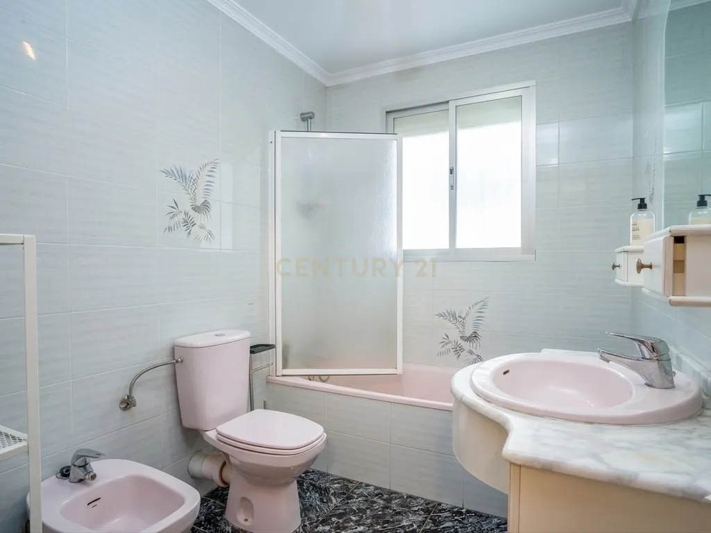 Propriedade única com 2 habitações independentes, piscina e zona desportiva em Alhaurín de la Torre - Image 27