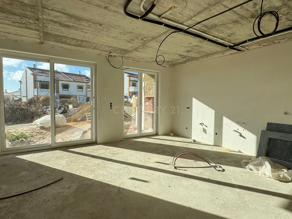 Moradia NOVA Moderna T4: PISCINA e JARDIM Conforto, Modernidade e Vistas Deslumbrantes - Image 18