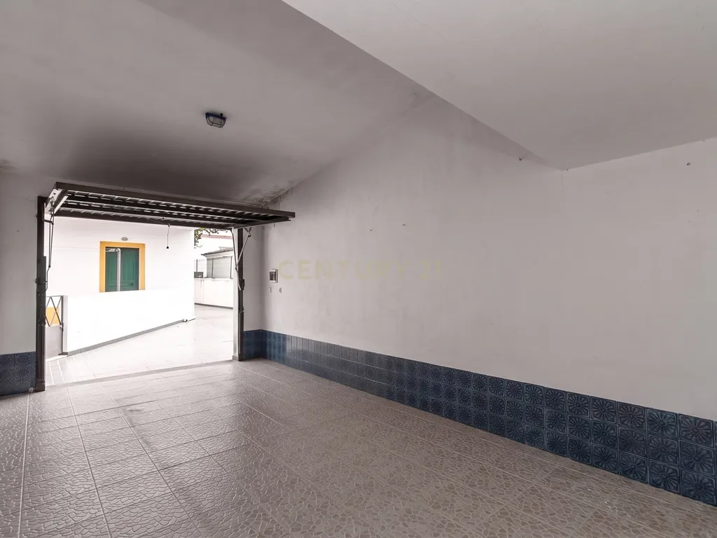 Moradia T2 no Centro de Évora (1º Andar) - Image 32