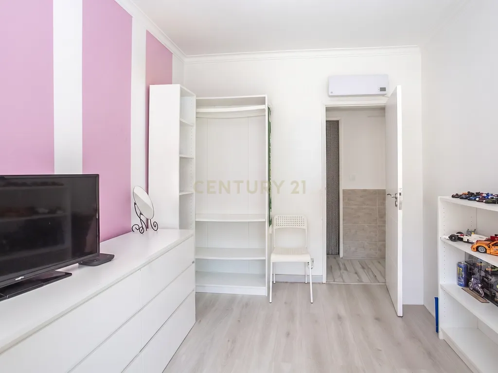 T3 em Belas com renovações em Sistema de Propostas Multiplas - Image 23