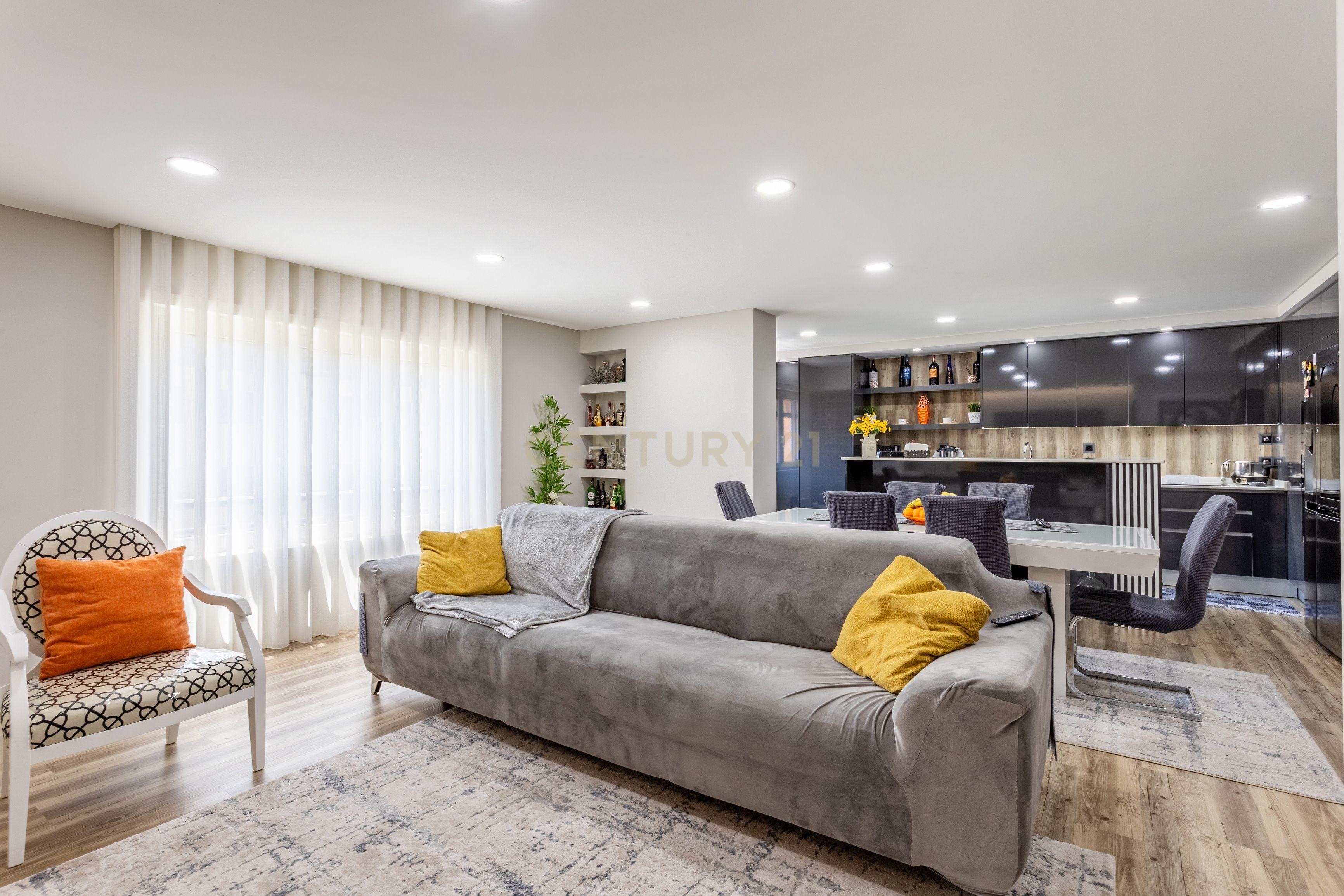Fotografia 8 de Moderno Apartamento T4 no Carregado em condomínio fechado