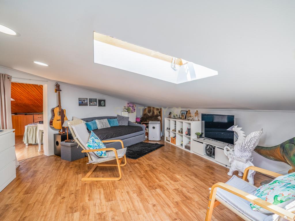 Apartamento Duplex T3+2 com Garagem Box - Image 27
