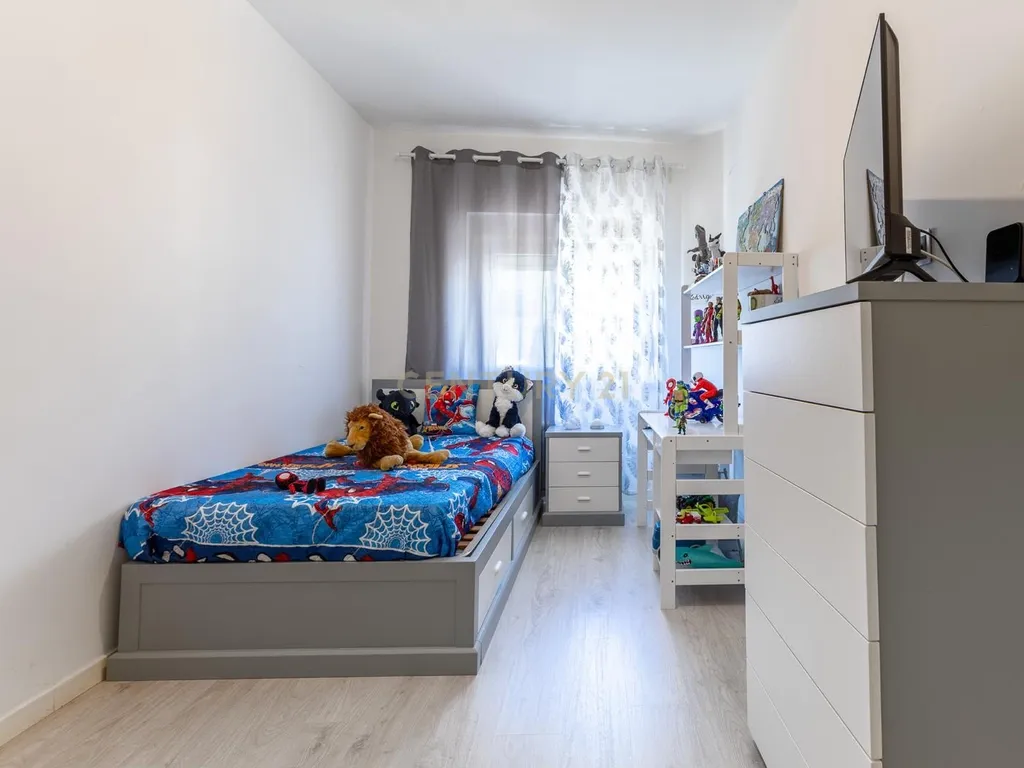 Apartamento Renovado com Vista Mar em Setúbal - Image 22