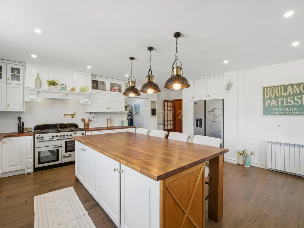 Quinta de Charme em Palmela – Renovada, Espaçosa e Pronta a Viver - Image 11