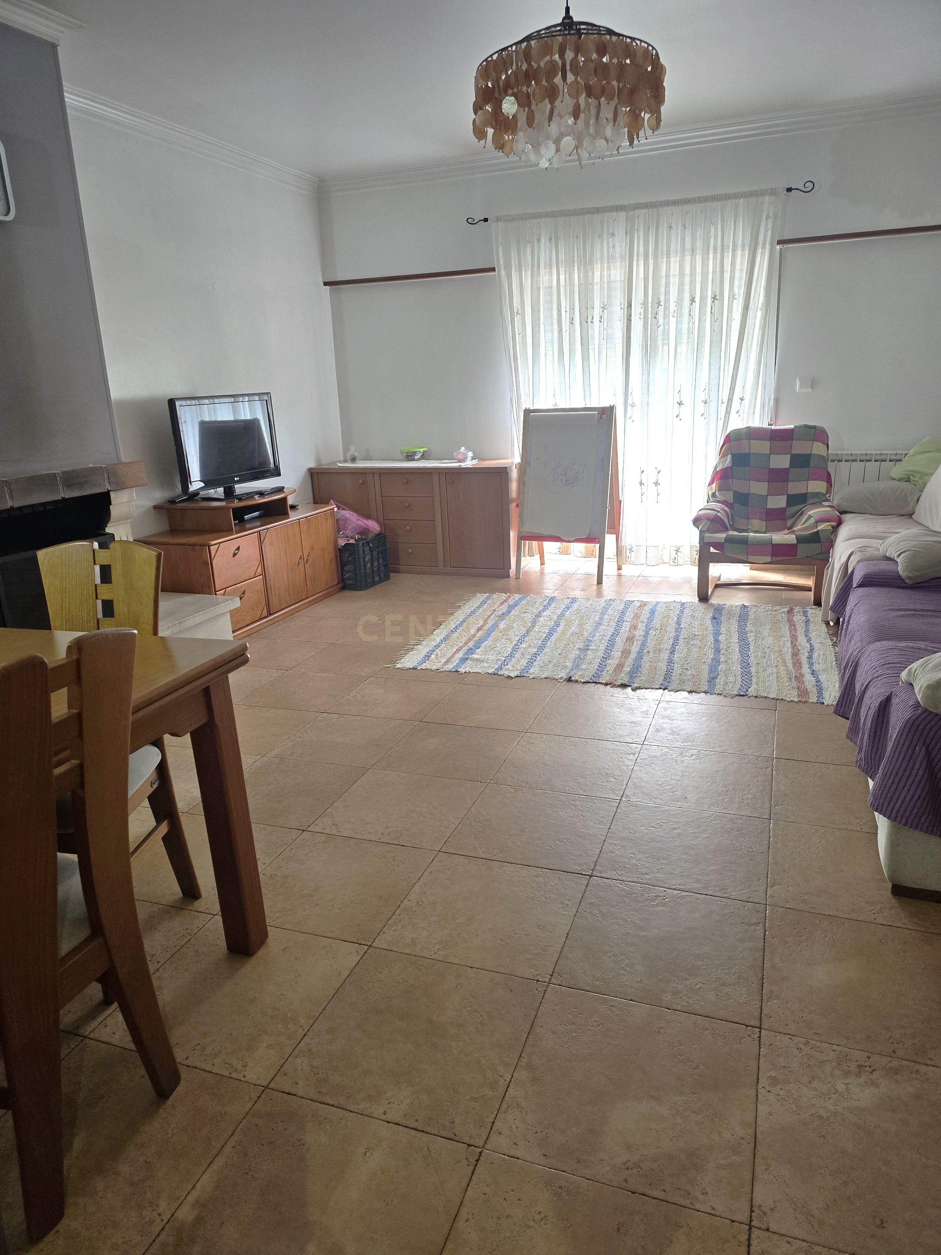 EXCLUSIVO T3 COM APROVEITAMENTO DE SOTÃO | CASAL DE CAMBRA - Image 1
