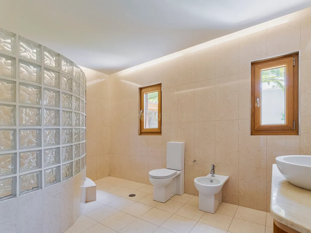 Moradia T4 Exclusiva com Piscina | Vista Serra da Arrábida | Setúbal - Image 19