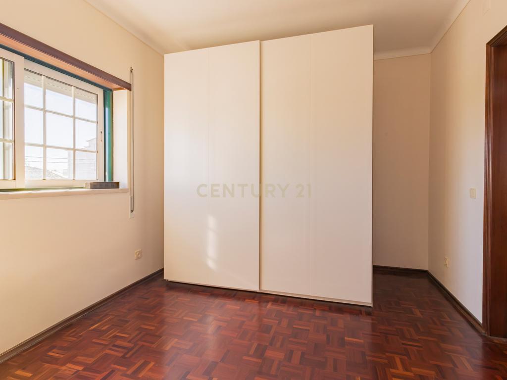 Moradia T5 com terreno - Image 27