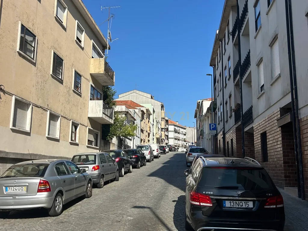 🔥 Moradia para Reabilitação no Porto | Estudo para 7/8 Apartamentos | Excelente Investimento - Image 32
