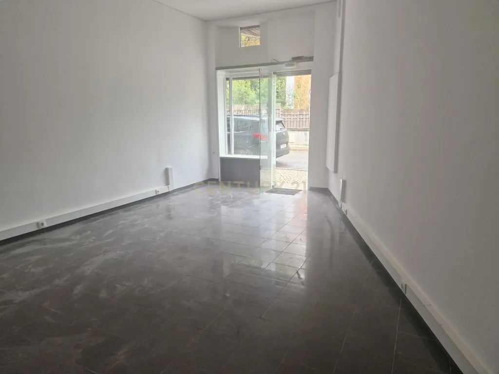 Loja para arrendamento em Carcavelos - Image 2