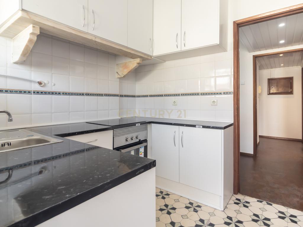 Apartamento T2 para arrendamento no centro da Costa da Caparica - Image 17