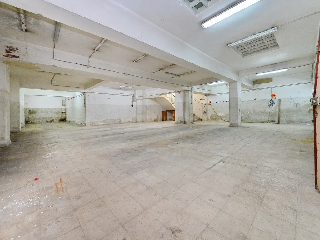 Espaço Comercial na Av. Defensores de Chaves, em Lisboa - Image 12