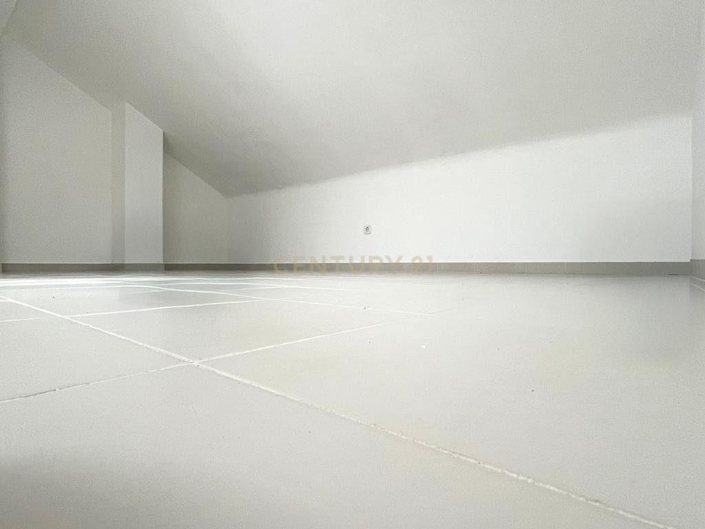 Moradia T2+1 Sobreiro, Mafra - Garagem Box - Image 25