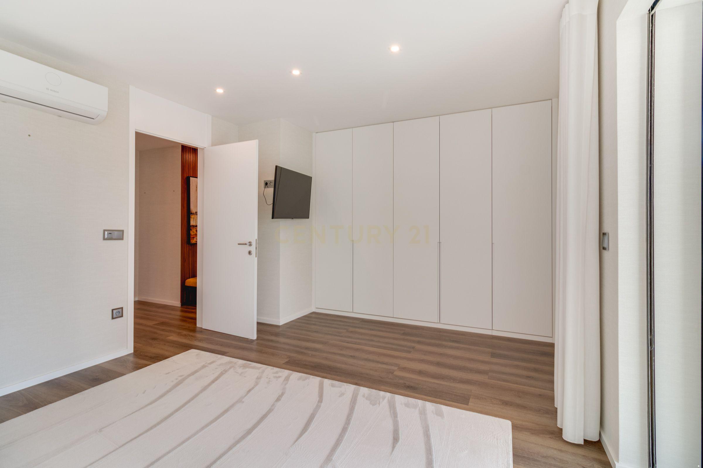Fotografia 10 de T2 de Luxo junto ao Campo Pequeno | Novo, Mobilado, Varandas e Garagem