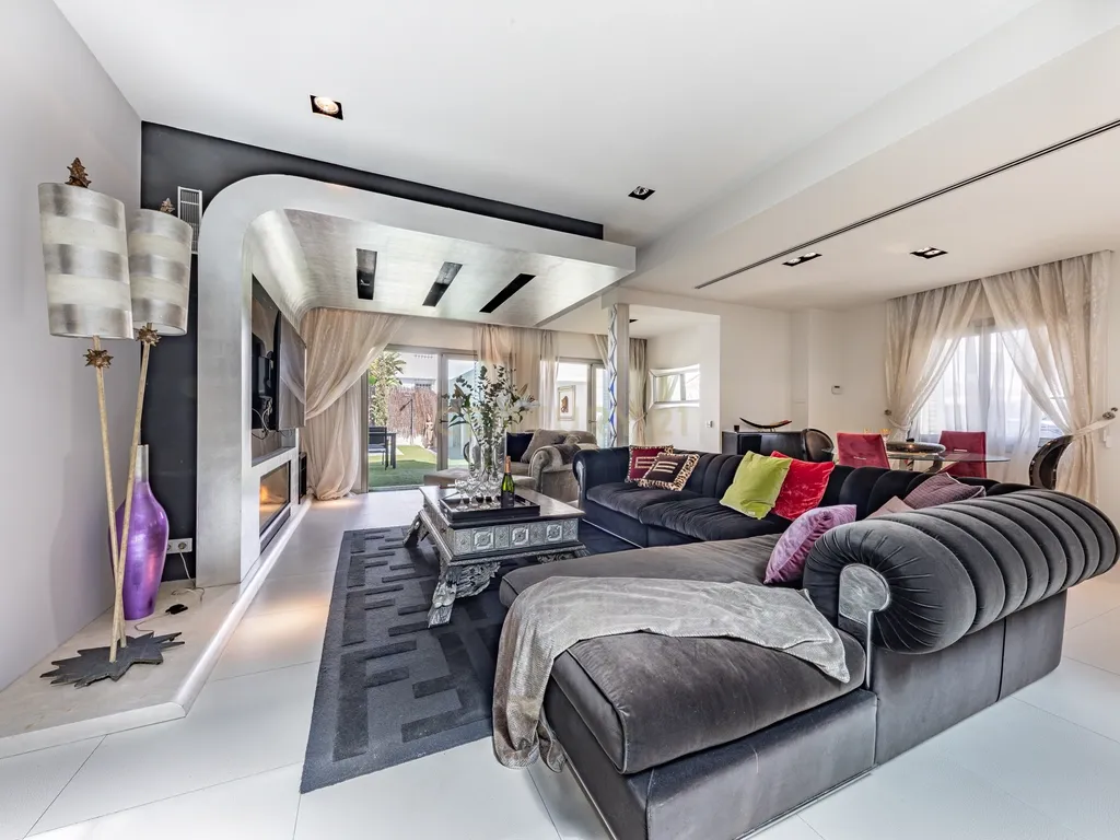 Villa de Design em Segunda Linha de Mar em Sitges com Mobiliário de Marcas de Luxo - Image 29