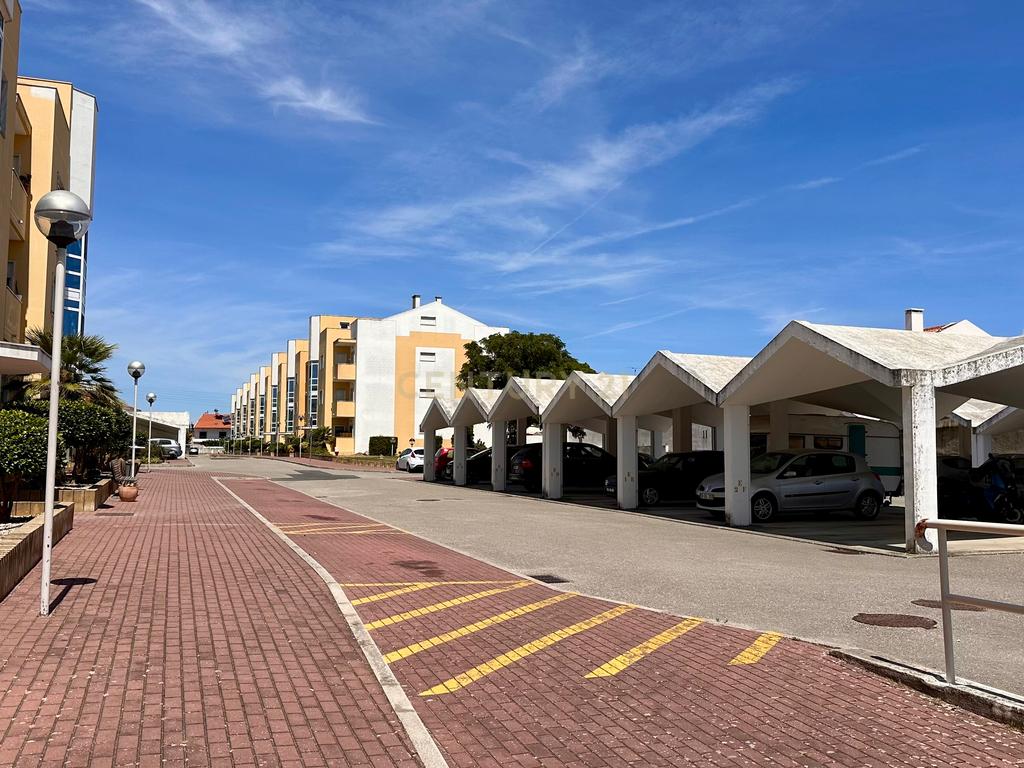 Venda T1 com Terraço Privativo em Condomínio Fechado no Carregado - Image 32