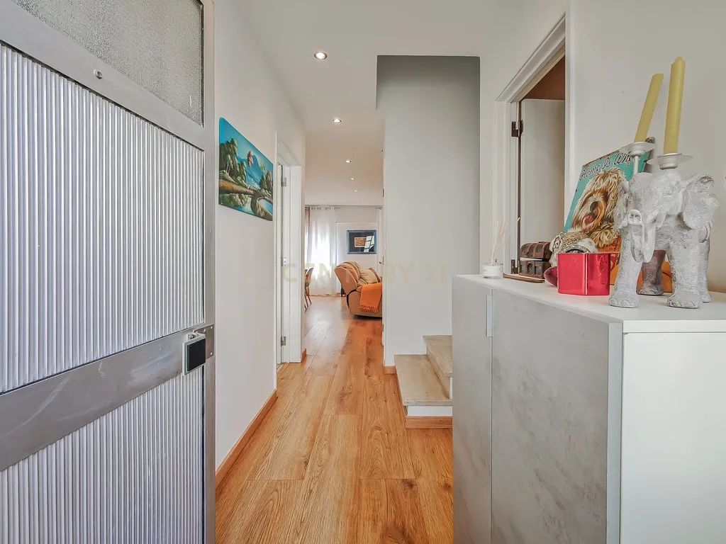 🏡 Moradia T3 Totalmente Remodelada em Camarate, Loures | O Espaço de uma Casa ao Preço de um Apartamento! - Image 1