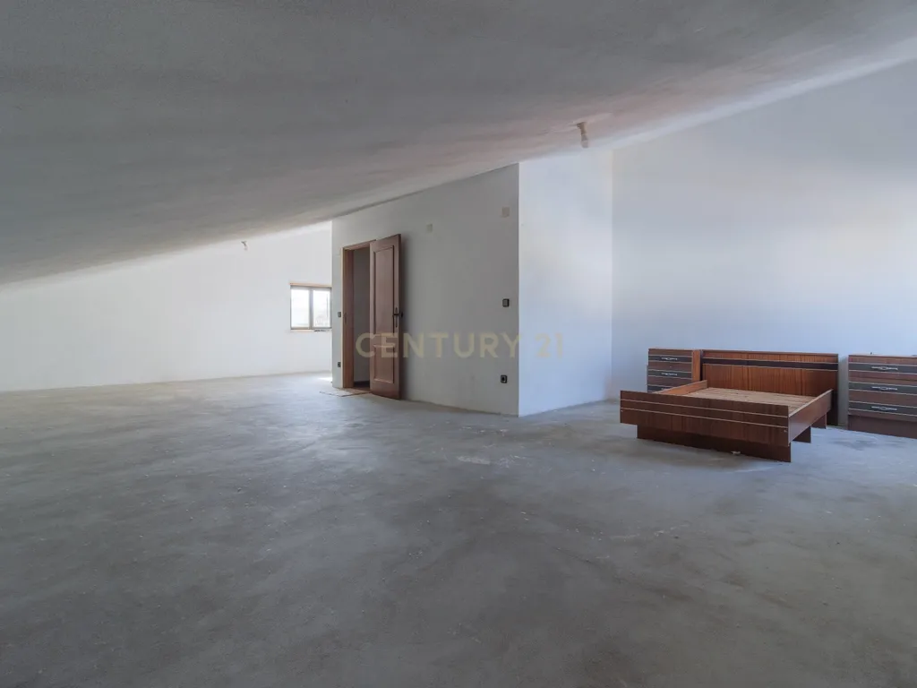 MORADIA EXCLUSIVA EM ALCOBAÇA – CONFORTO, ESPAÇO E POTENCIAL DE INVESTIMENTO! - Image 30