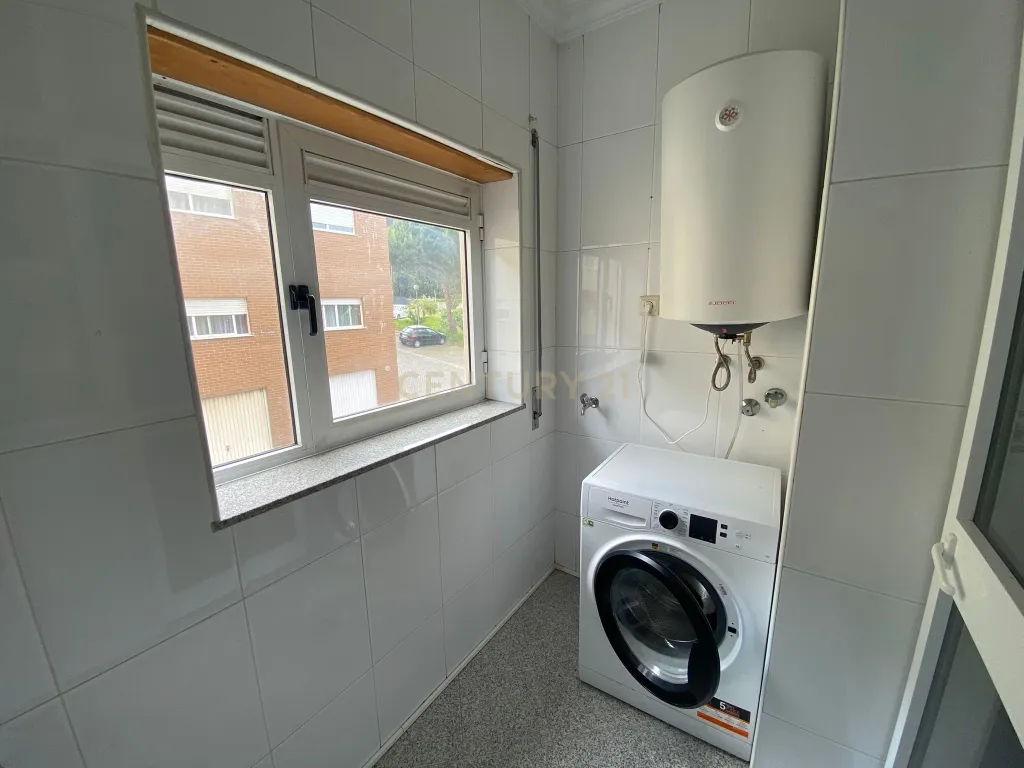 Apartamento T1 com Varanda e Garagem, Águas Santas, Maia - Image 14