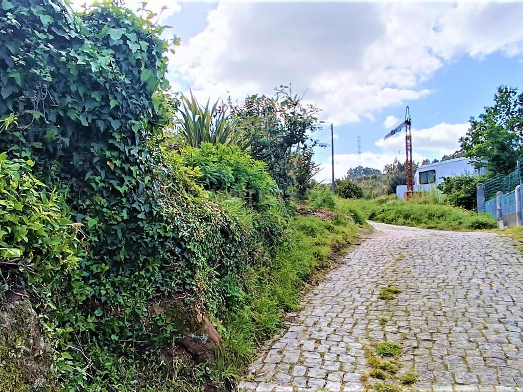Quinta De Além com casa rústica em ruína para reabilitação total de 2 quartos no centro de Cete, Paredes - Image 36
