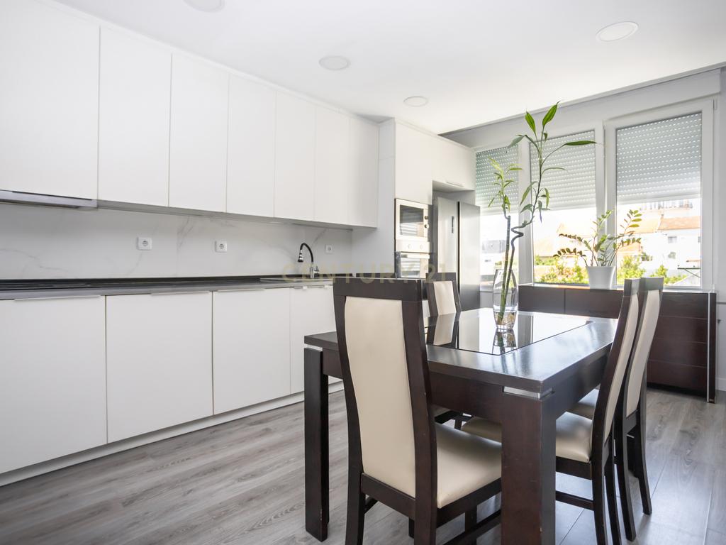 Apartamento T3 mais sótao, num 1 andar em Amora - Seixal - Image 29