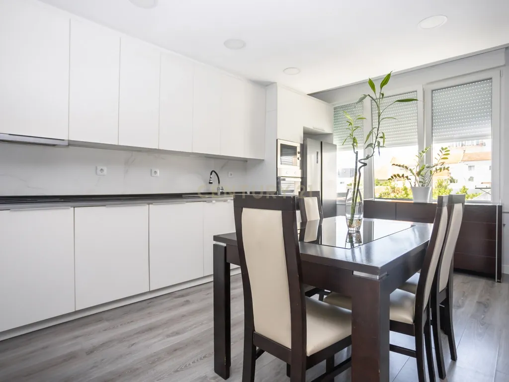 Apartamento T3 mais sótao, num 1 andar em Amora - Seixal - Image 29