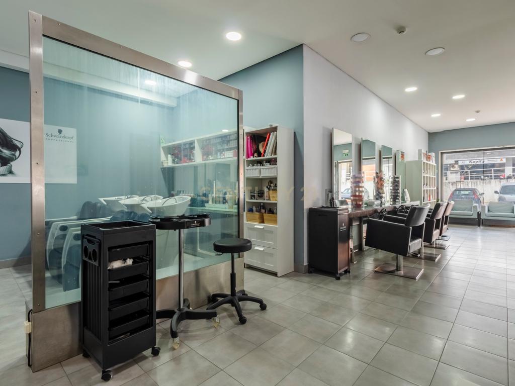Loja com 90 m² na Quinta do Bom Retiro, Sobreda - Image 25
