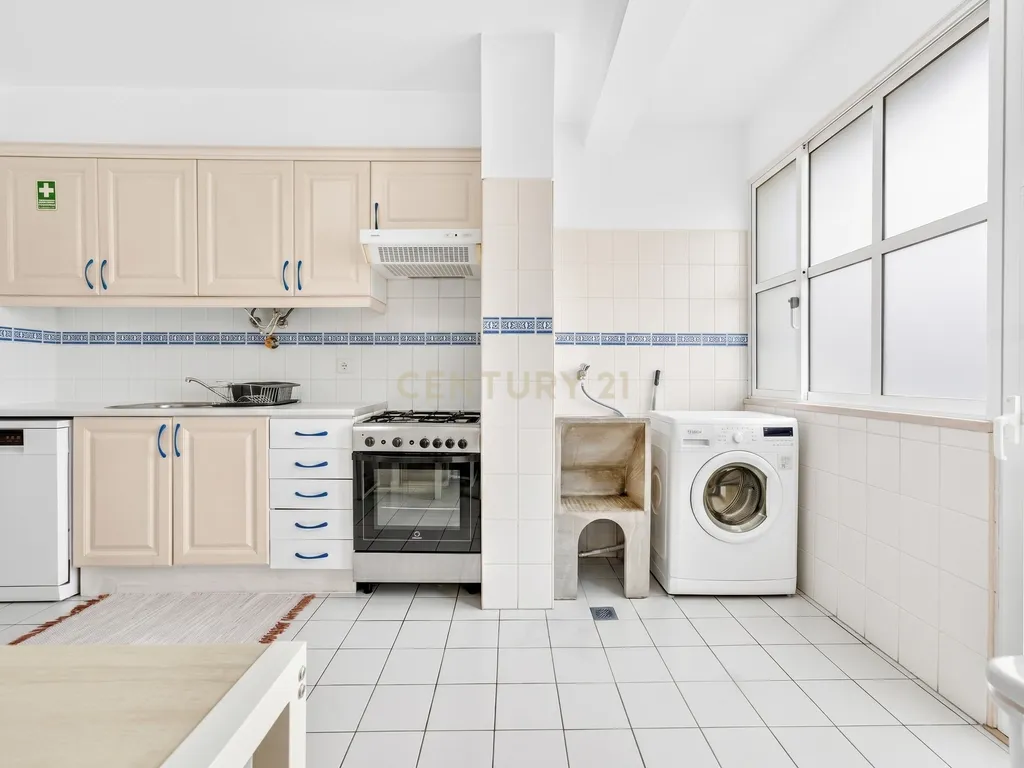 Apartamento T3 em Câmara de Lobos - Vista Mar Definitiva - Image 18