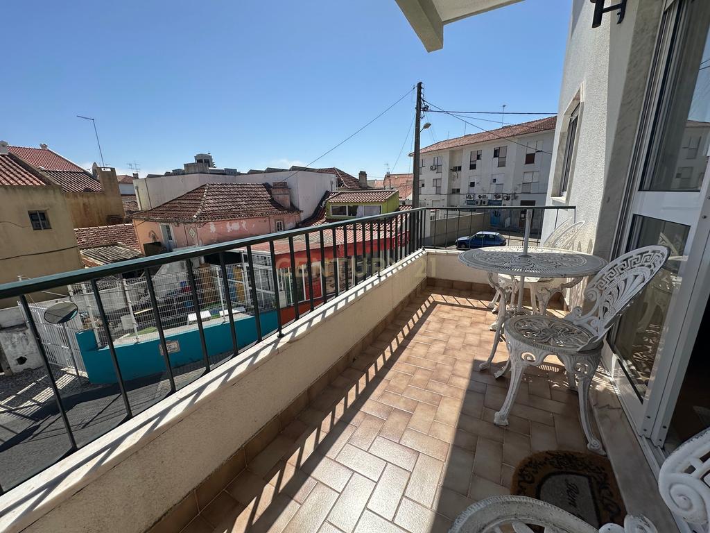 APARTAMENTO T2 | LOCALIZAÇÃO CENTRAL EM TIRES | EM EXCELENTE ESTADO DE CONSERVAÇÃO  - Image 8