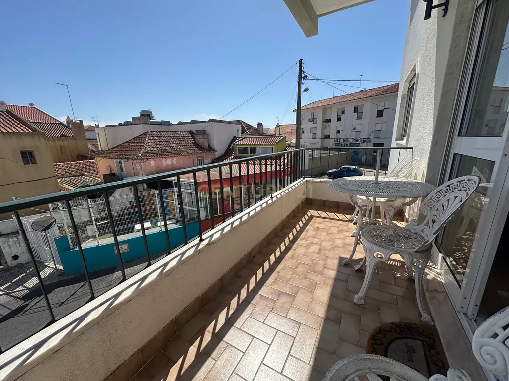 APARTAMENTO T2 | LOCALIZAÇÃO CENTRAL EM TIRES | EM EXCELENTE ESTADO DE CONSERVAÇÃO - Image 8
