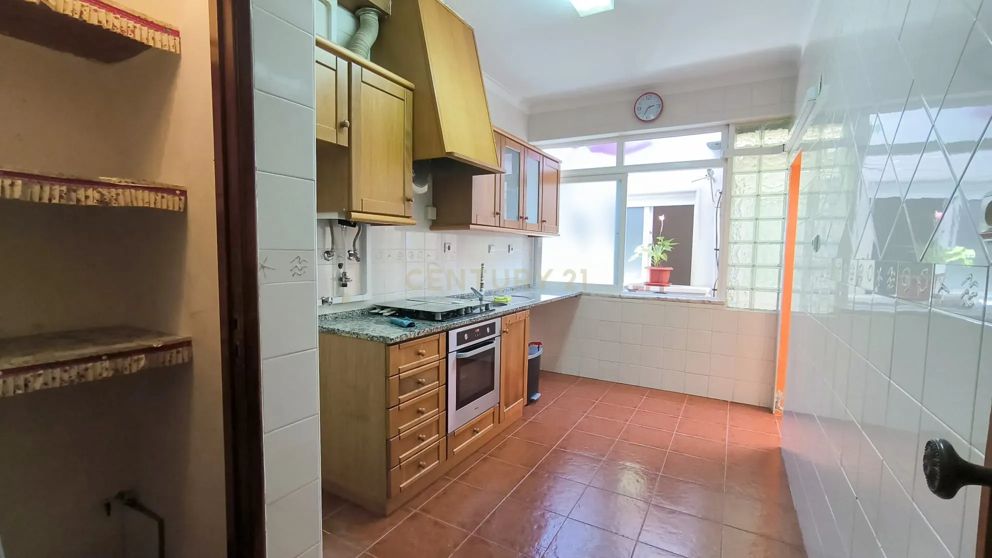 Apartamento T1 no Centro da Amadora - Image 1