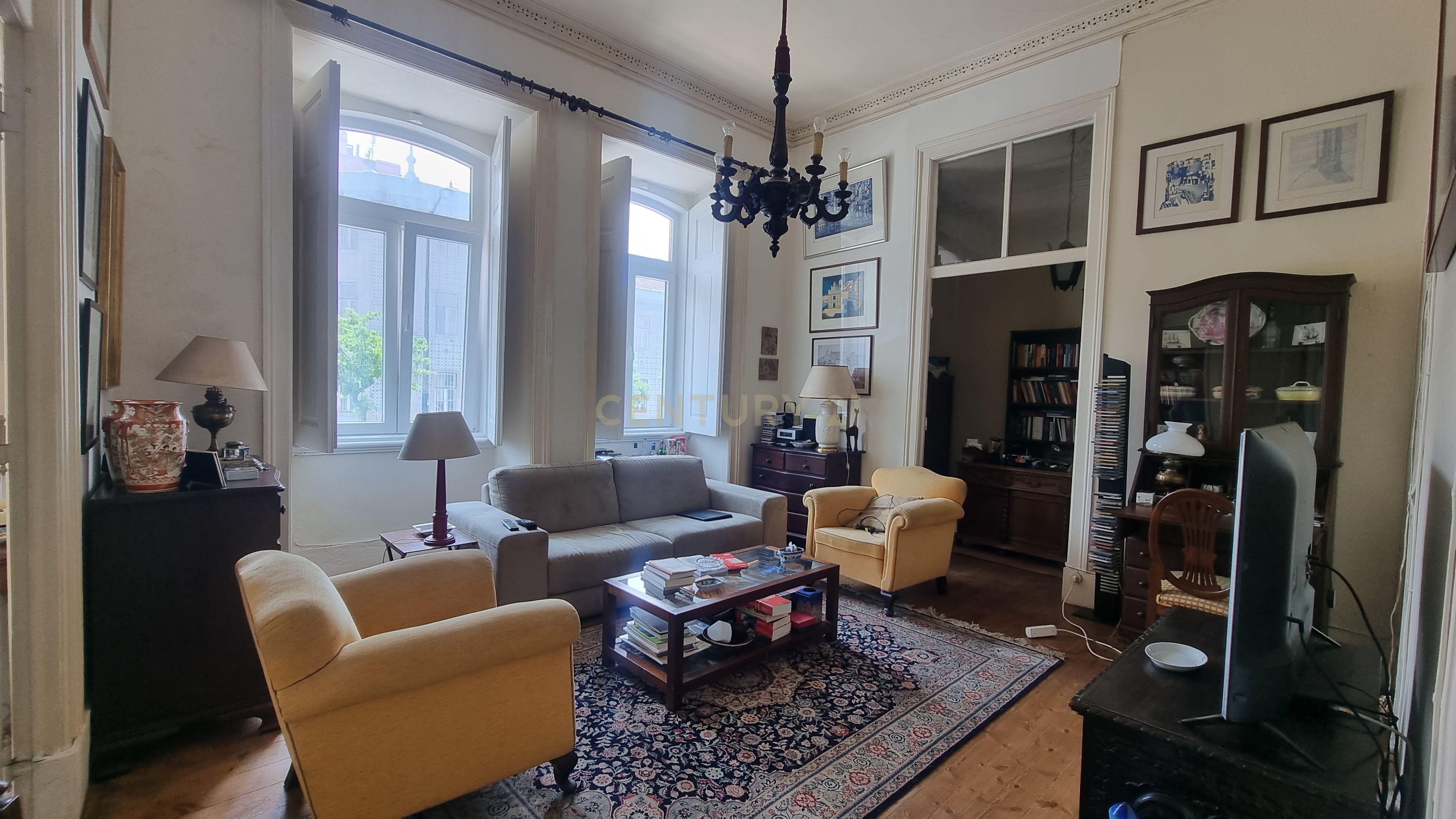 Apartamento Pombalino de Charme com 8 Assoalhadas – Av. Almirante Reis, Lisboa - Image 18