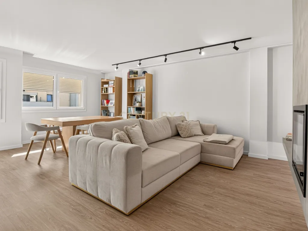 Apartamento Renovado com Vista Panorâmica em Braga - Image 3