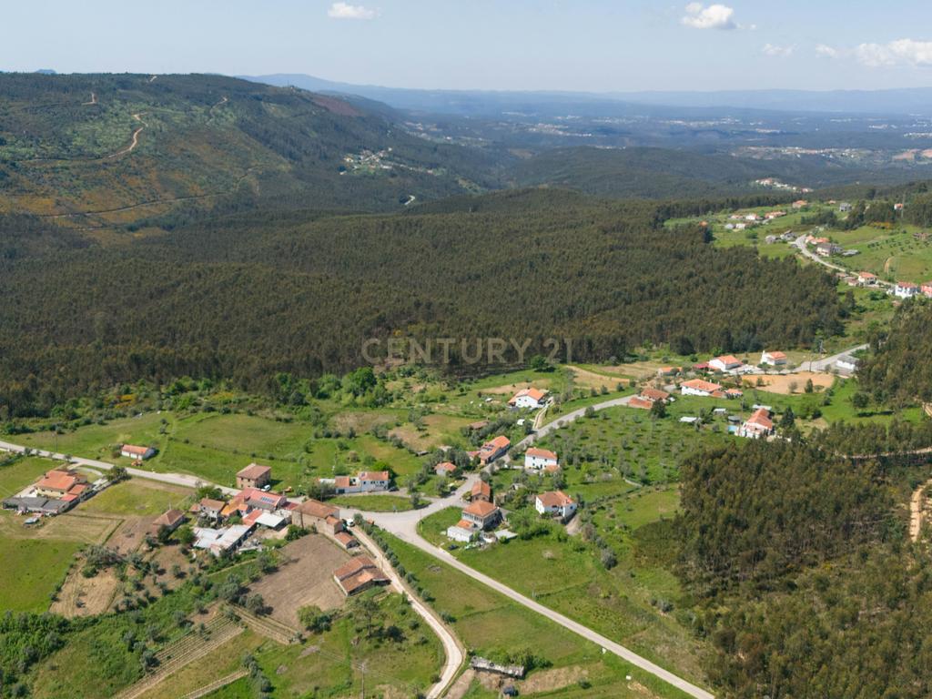 Moradia c/ Terreno e Garagem na Chapinheira - Image 25