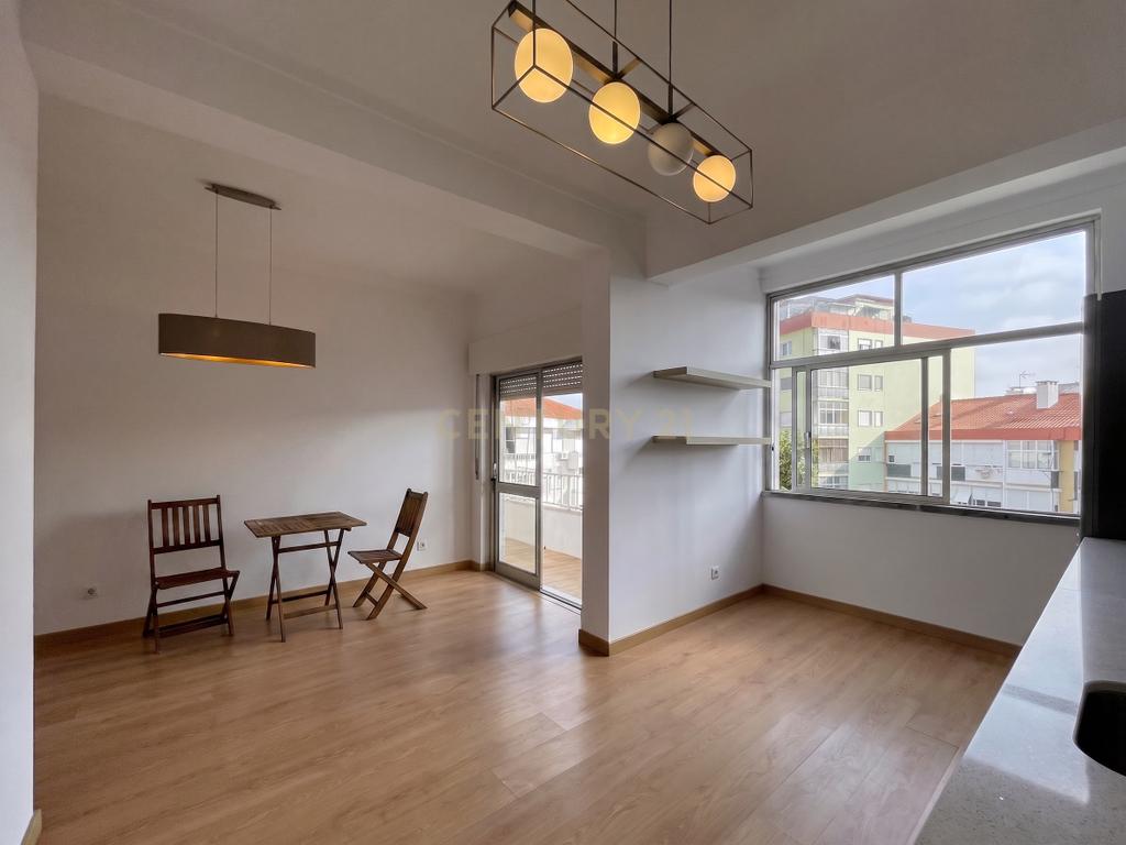 T2 para Arrendamento em Corroios – Conforto, Modernidade e Localização Privilegiada - Image 11