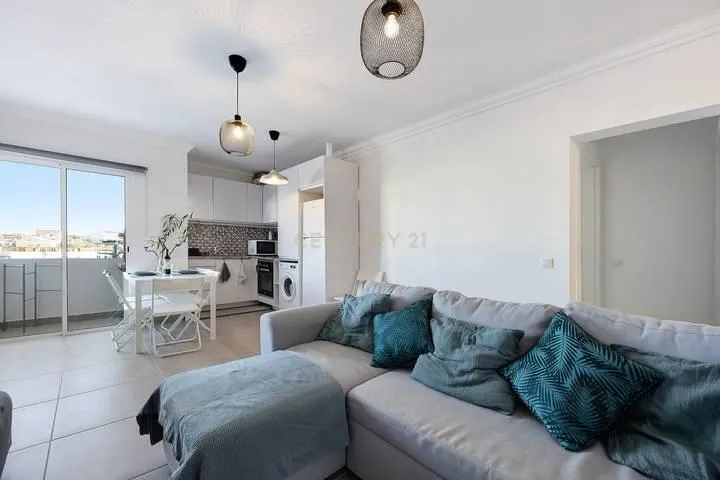 Apartamento T2 em Condomínio Fechado 2º Andar com Elevador com Piscina – Sagres - Image 4