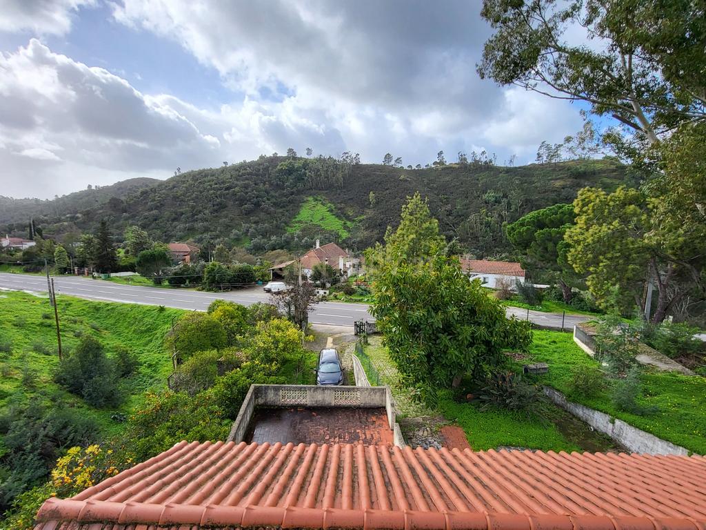 Uma Casa Pronta para o Seu Próximo Capítulo Entre as Colinas e o Mar - Image 13