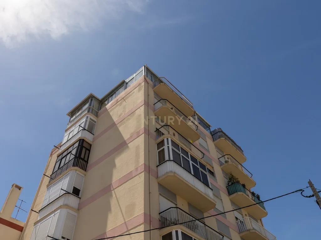 Apartamento T3 para arrendamento - 5 piso c/elevador - Amora - Image 3