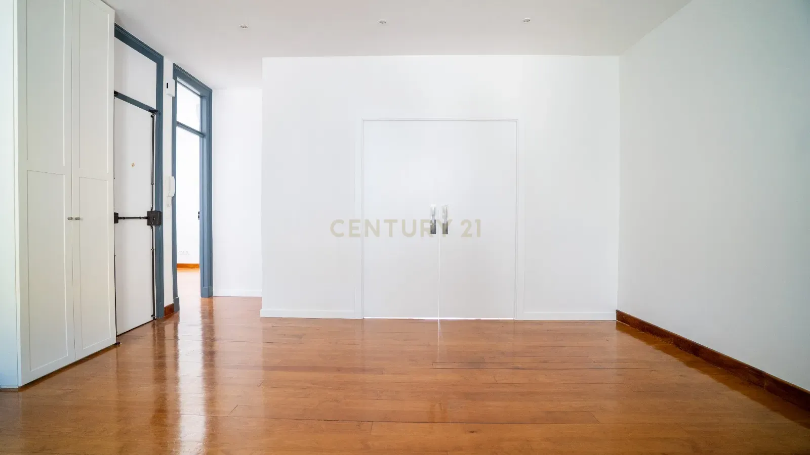 Apartamento T2 com 83 m² - Image 21