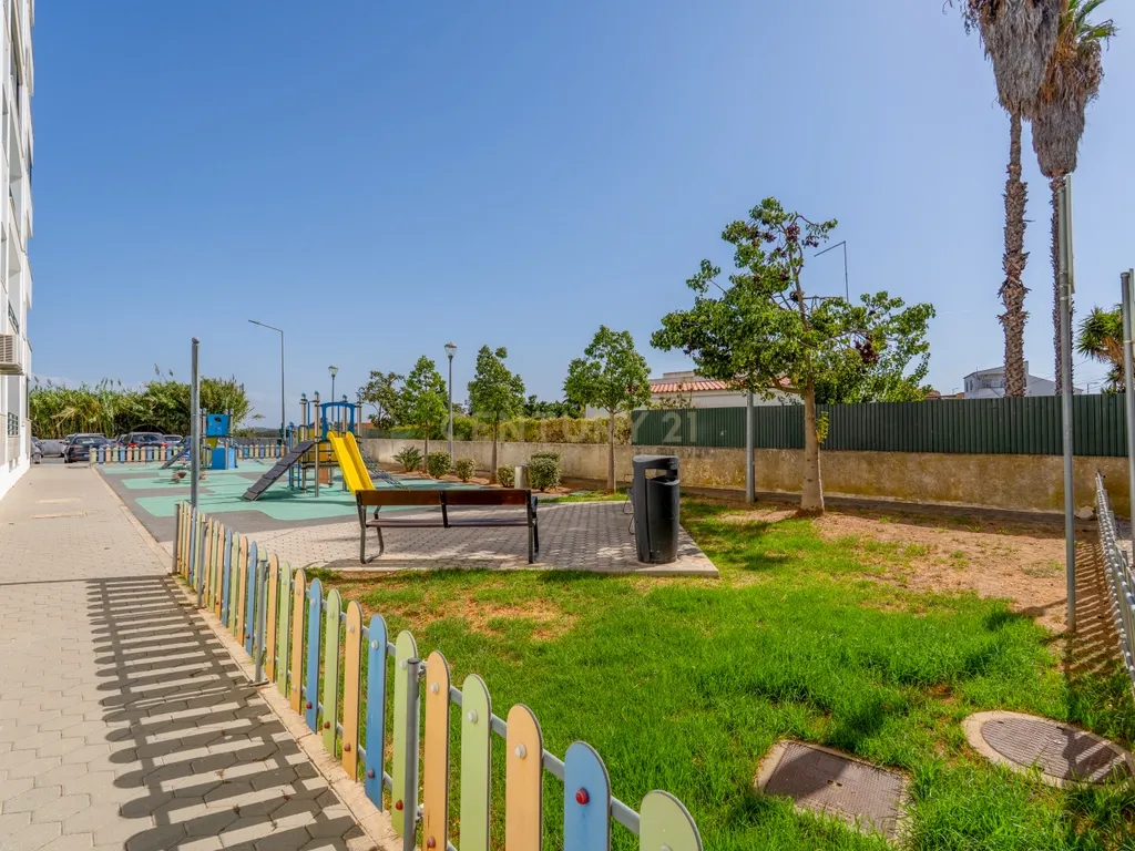 Excelente T3 em Lagoa | Localização Privilegiada perto de Tudo - Image 51